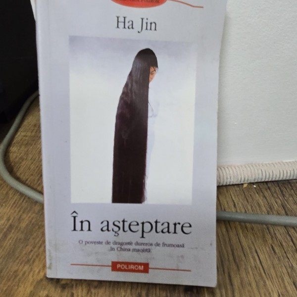 IN ASTEPTARE - HA JIN