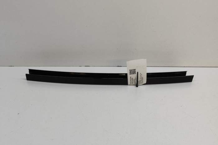 Ornament vertical ușă st&acirc;nga spate BMW 3 G20, G28 2023 OEM: 7465141 29995520