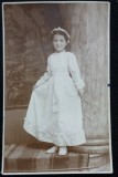 Fotografie tip Carte Postala, Fetita in rochie alba si coronita, perioada interbelica