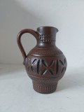 Ulcior, vas ceramic cu toarta si cioc, 17cm inaltime, aspect rustic (ca sculptat), culoare maro