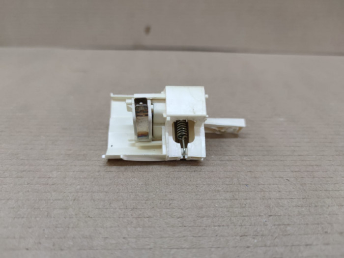 mecanism blocare usa masina de spalat Beko DIS1522 / C33