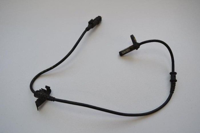 Senzor ABS st&acirc;nga față MERCEDES-BENZ E W211 2005 OEM: A2115401317 2115434