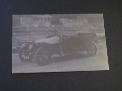 Automobil clasic de epoca cu roți model spițe - Carte Poștală Franța ,Necirculată foto