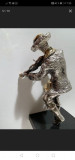 Statuie de argint mare de 23 cm cu accente aurite ale violonistului, Statueta