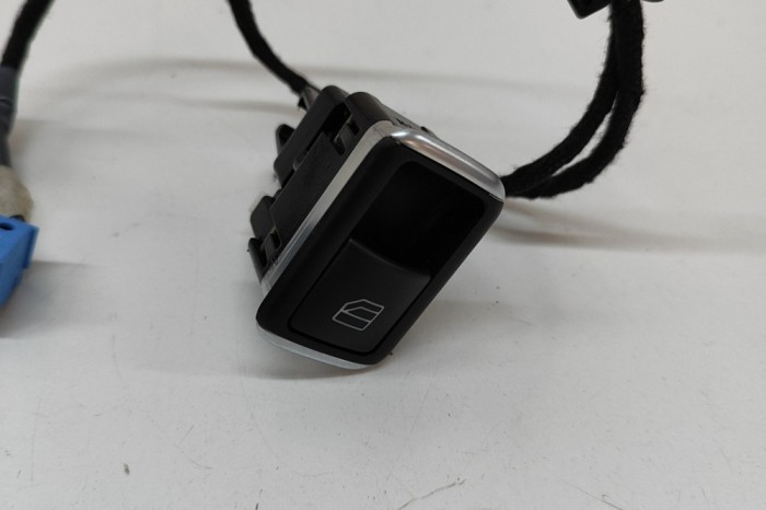 Buton geam ușă dreapta față MERCEDES-BENZ AMG GT C190 2016 OEM: A1975405405,A2049058202 | 31494410