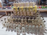 Lot 60 Miniaturi sticlute diverse wiskey, gin, vodka