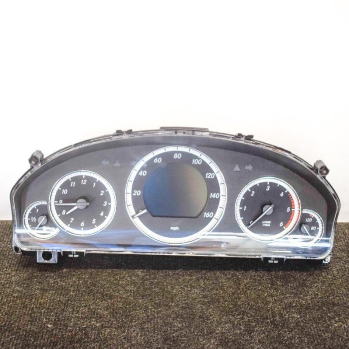 Ceas de bord MERCEDES-BENZ E W212 2011 OEM: A2C53279093,A2049024202,A2129001210,A2049024102,A2129013900 10000125