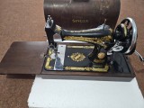 Titlu: Masină de cusut Singer originală, fabricată &icirc;n 1935 - completă, functională