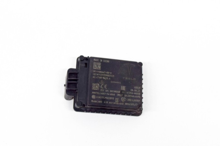 Senzor radar de distanță TESLA MODEL Y 2021 OEM: 1108647-00-D,A2C76884104 | 20587922