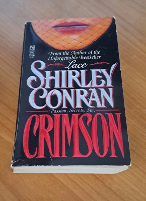 Crimson/Purpuriu de Shirley Conran - Carte foto