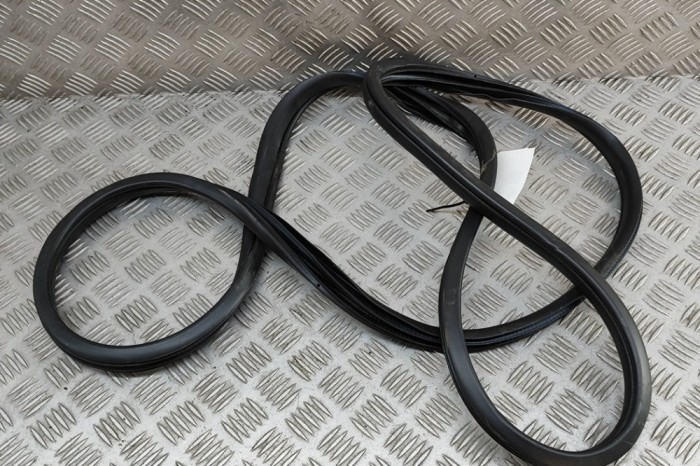 Garnitura ușă st&acirc;nga spate MAZDA CX-5 KF 2022 OEM: KB7W73760 | 31147449