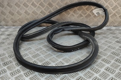 Garnitura de cauciuc haion HONDA CR-V V RW 2020 OEM: 74440-TLA-A01 | 21125083 foto
