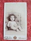 Fotografie tip CDV, copil mic, dezbracat, inceput de secol XX