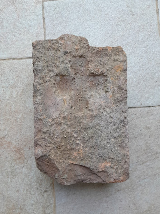 Caramida veche cu cruce provenind de la casa lui A. C. Cuza, Copou