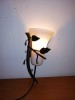 Veioza de perete lampa aplica cu abajur sticla mata alba in suport metalic floral din alama Suedia