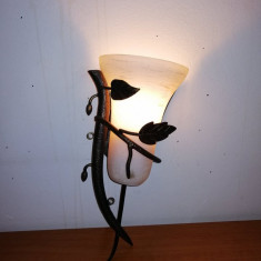 Veioza de perete lampa aplica cu abajur sticla mata suport metalic alama Suedia