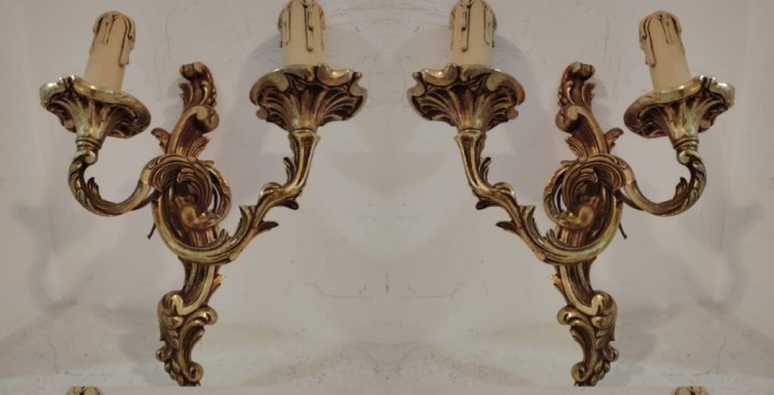Superba pereche de aplice din bronz masiv in stilul Rococo