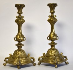 Pereche sfesnice alama ambutisata - model deosebit Grifoni / Vulturi - secol XIX