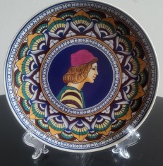 Platou, farfurie decor pe suport expunere, portelan,sistem agatat,superb portret