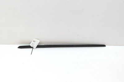Ornament vertical parbriz dreapta PORSCHE MACAN 95B 2016 OEM: 95B845328,95B.845.328 | 22297464 foto