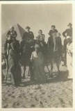 M1703N Rom&acirc;ni pe dromaderi la piramide &icirc;n Egipt, 1933