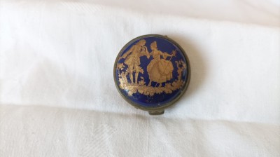 LIMOGES CUTIE PASTILE AROME CREMA rara 1900 FRANTA pictata manual pe PORTELAN manopera EXCEPTIONALA foto