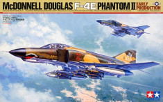 1:32 McDonnell Douglas F-4E Phantom II Early Production - 2 figures 1:32 foto