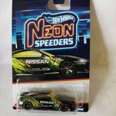 bnk jc Hot Wheels 2023 - 2017 Nissan GT-R (R35) - Neon Speeders 3/8