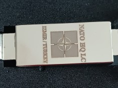 D8 75 - Breloc - tematica militara - NATO - Izmir - Turcia