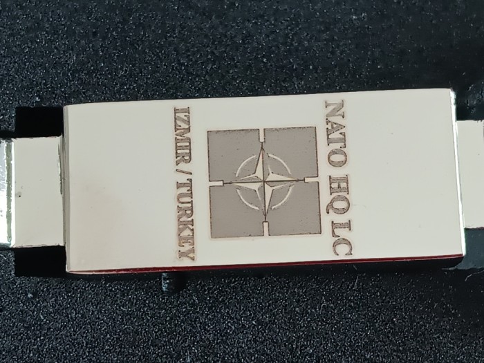 D8 75 - Breloc - tematica militara - NATO - Izmir - Turcia
