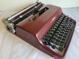 Mașină de scris ollivetti letera 32