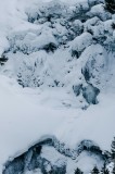 Tablou Canvas, "Cascade &icirc;nghețată pe st&acirc;nci alpine", Zăpadă, Gheață, St&acirc;nci, Arbori, &Icirc;ngheț, Natură, Alb, 26 x 39 cm, CMCLASS