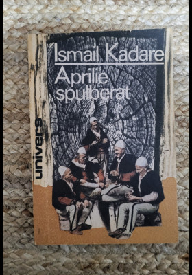 APRILIE SPULBERAT-ISMAIL KADARE foto