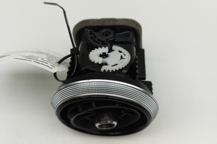 Gura de ventilație planșa de bord AUDI A3 Limousine 8VS, 8VM 2018 OEM: 81A820901F 30783491