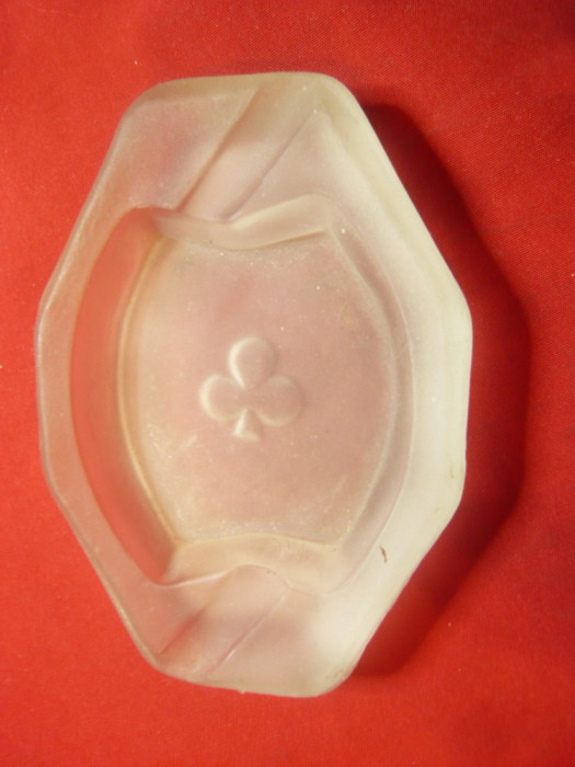 Scrumiera din sticla matuita cu trefla pe centru , L=10 cm