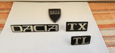 EMBLEMA DACIA 1310 . PENTRU PORTBAGAJ .