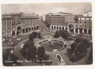 IT2-Carte Postala-ITALIA- Bologna, Piazza martiri e Via Amendola, circulata 1971 foto