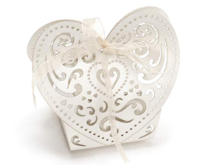 Cutie din carton sidefat forma inima + eticheta personalizata