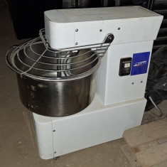 Malaxor aluat capacitate 16 L, alimentatie 380 v.