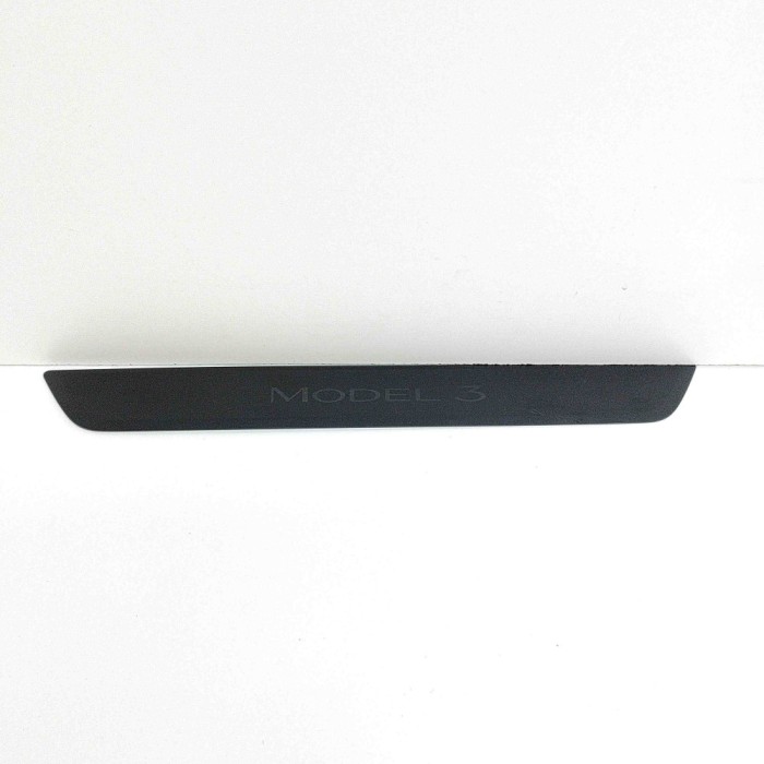 Ornament prag st&acirc;nga față TESLA MODEL 3 2022 OEM: 1504763-00-C