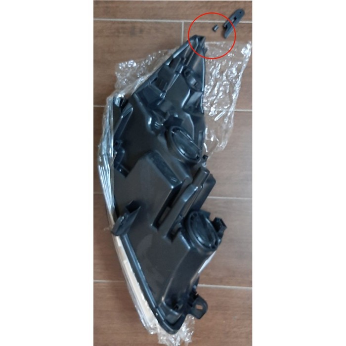 Far Opel Insignia 09.2008-12.2013 TYC fata stanga , tip bec H1+H7, cu lumini de zi CLEMA RUPTA