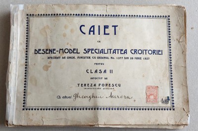Caiet cu desene din 1927 pentru croitorie, 24 file cu materiale cusute 28x20cm foto
