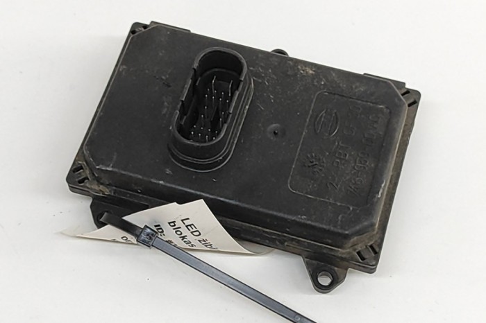 Unitate de control lumini xenon VW TOUAREG 7P5 2015 OEM: 8U0941329 30370811