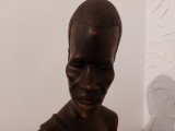 Vand bust vechi, arta africana ,cioplit dintr-o bucata de lemn exotic,de mari dimensiuni