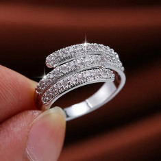 Inel de lux, placat cu argint și decorat cu cristale