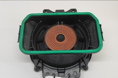 Subwoofer podea st&amp;acirc;nga BMW X5 G05 2019 OEM: 2622515 | 28302465 foto