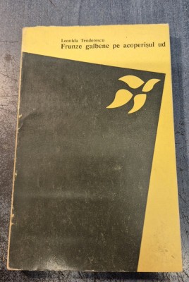 Frunze galbene pe acoperisul ud Leonida Teodorescu cu autograf foto