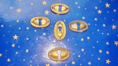 F493-Set 5 shielduri mici pt. mobilier alama masiva sau bronz stare buna. foto