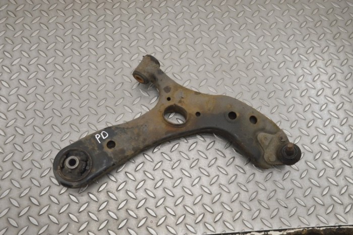 Braț inferior dreapta față TOYOTA PRIUS _W3_ 2012 20239624