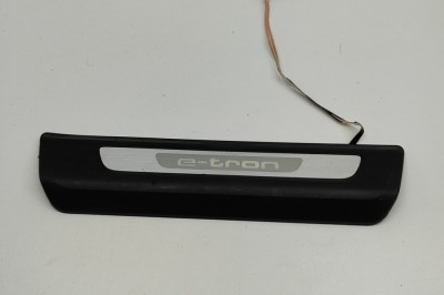 Ornament prag dreapta spate AUDI Q7 4M 2017 OEM: 4M0947418A | 30467263 foto